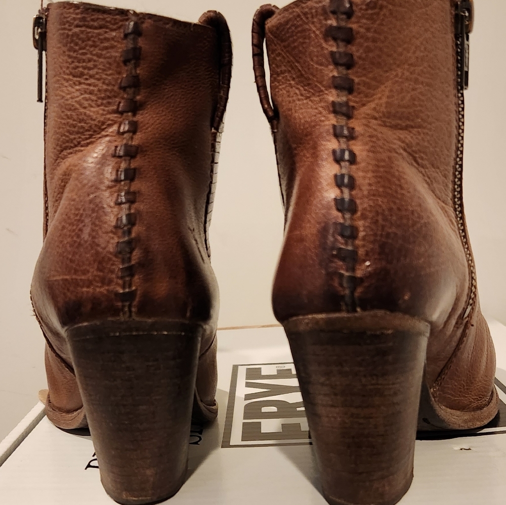 FRYE ILANA WHIPSTITCH DISTRESSED WESTERN COWBOY COGNAC ANKLE BOOTS BOOT 6.5 BOX - Picture 7 of 16